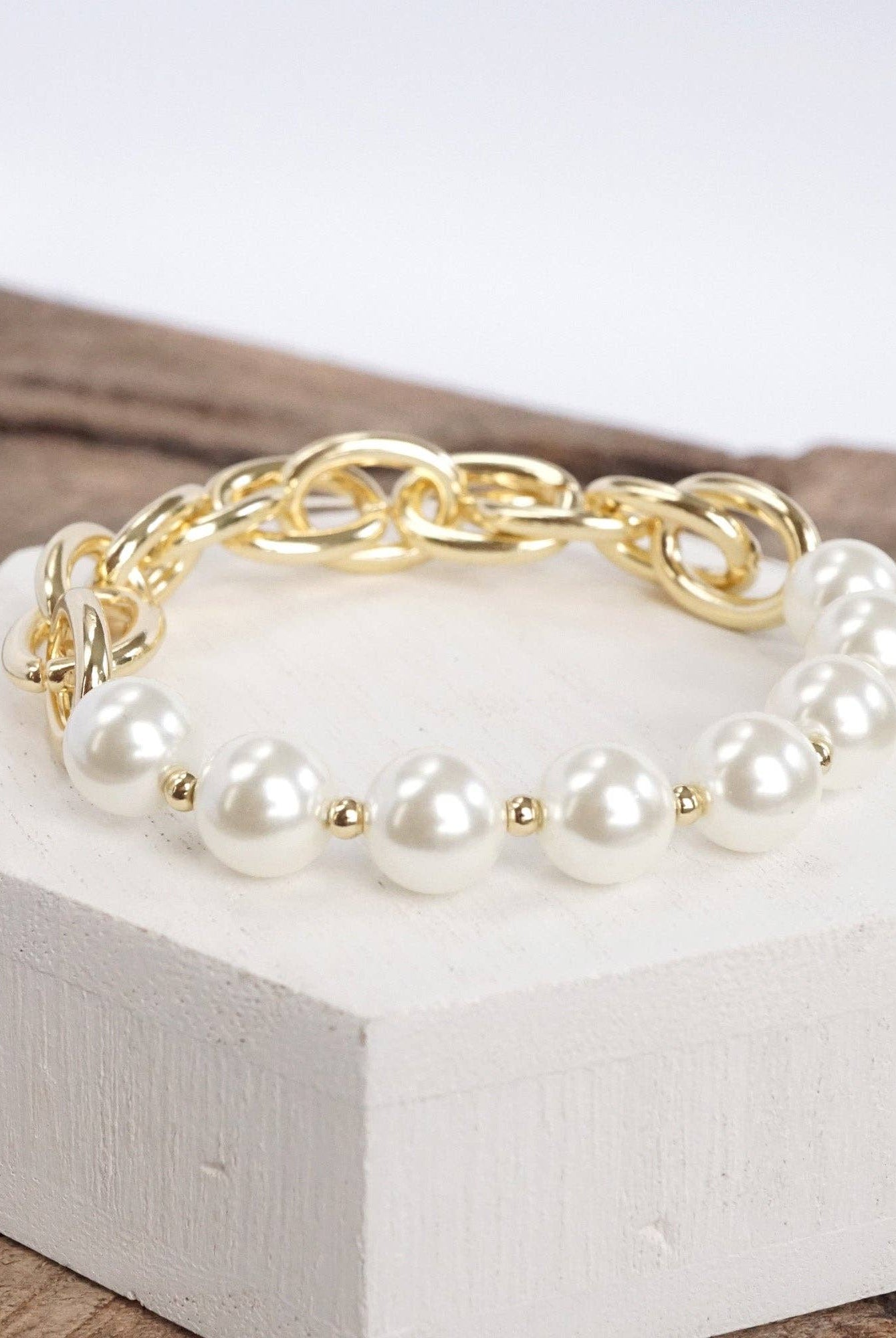 Golden Chain and large pearls beads bracelet-Bracelets-PennyLine inc-Stuffology - Where Vintage Meets Modern, A Boutique for Real Women in Crosbyton, TX