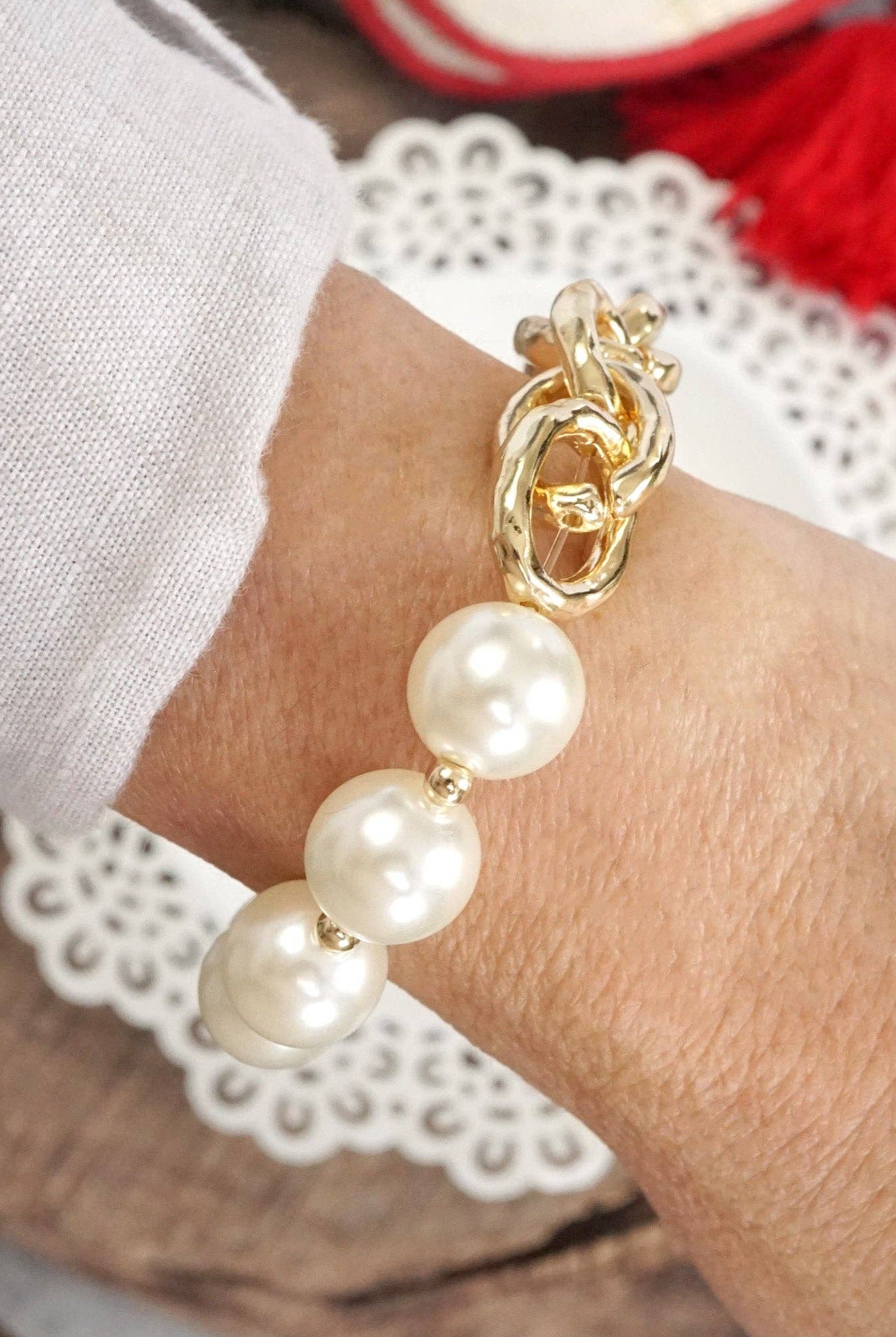 Chunky Chain and pearls beads bracelet Gold tone-PennyLine inc-Stuffology - Where Vintage Meets Modern, A Boutique for Real Women in Crosbyton, TX