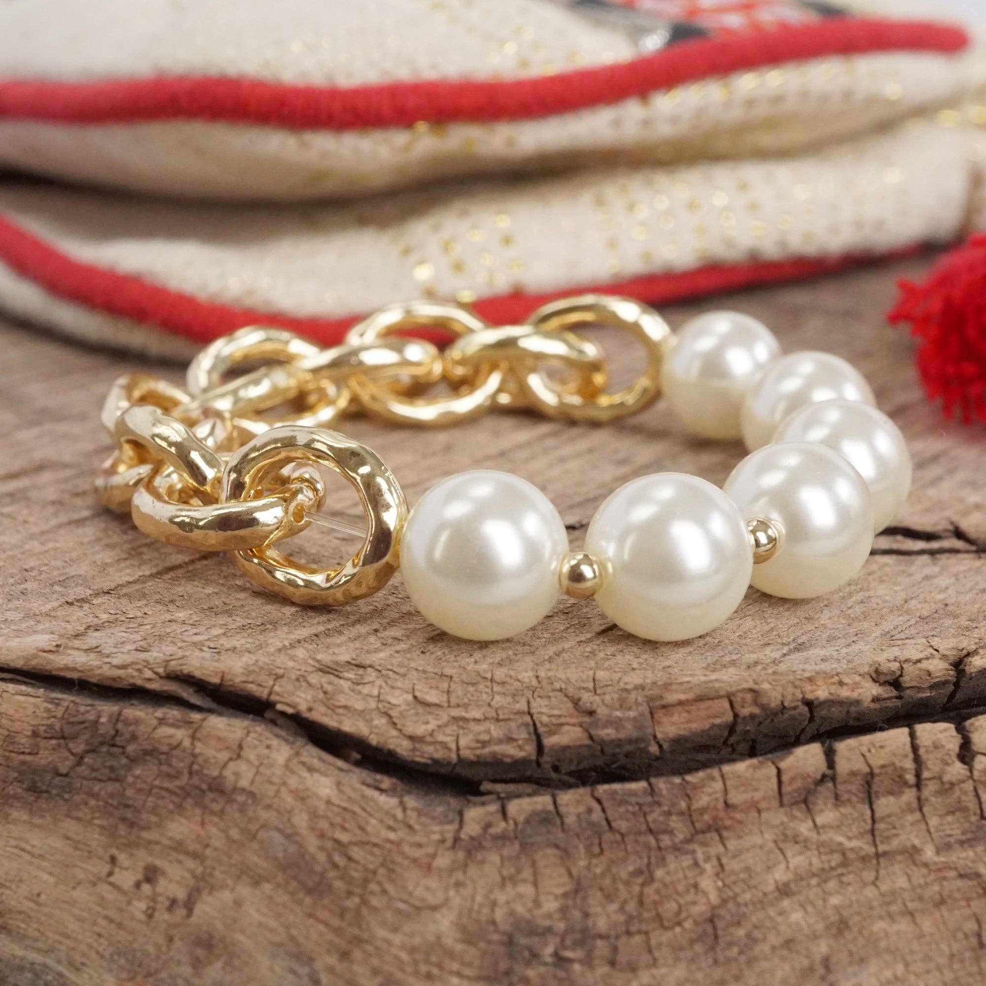 Chunky Chain and pearls beads bracelet Gold tone-PennyLine inc-Stuffology - Where Vintage Meets Modern, A Boutique for Real Women in Crosbyton, TX