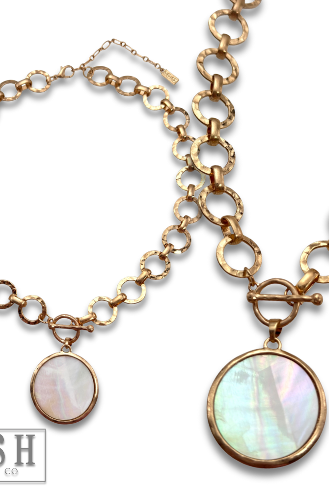 Chunky chain and round pendant necklace-Pink Panache Brands-Stuffology - Where Vintage Meets Modern, A Boutique for Real Women in Crosbyton, TX