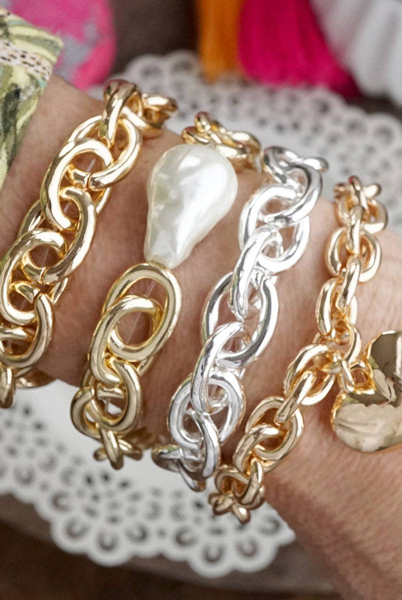 Bold Links – Chunky Chain Stretchy Bracelet - in Gold-Bracelets-PennyLine inc-Stuffology - Where Vintage Meets Modern, A Boutique for Real Women in Crosbyton, TX