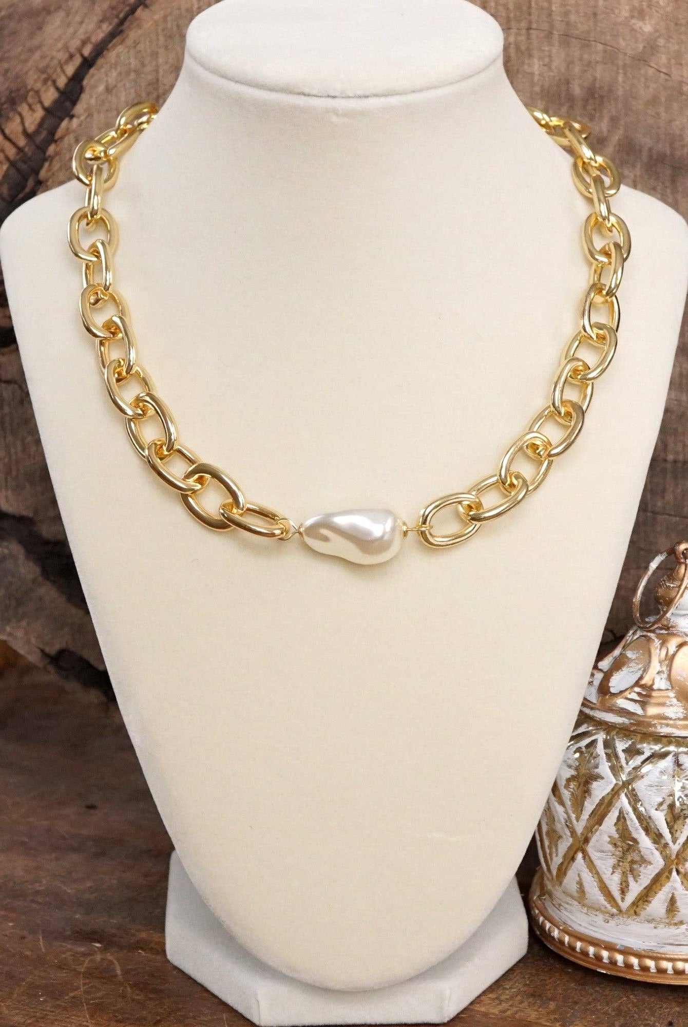 Chunky Chain Necklace With a Large Pearl in Gold tone-Necklaces-PennyLine inc-Stuffology - Where Vintage Meets Modern, A Boutique for Real Women in Crosbyton, TX