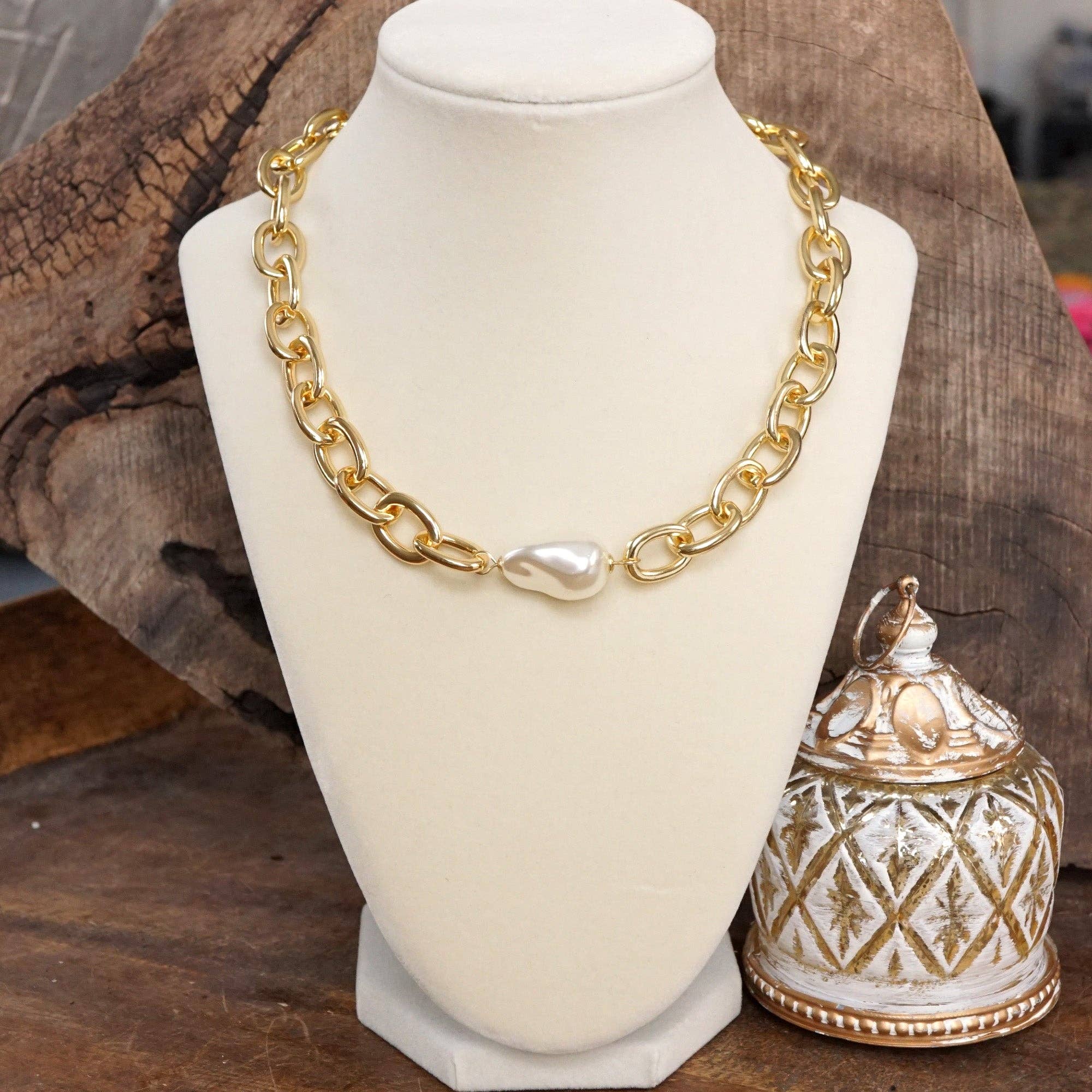 Chunky Chain Necklace With a Large Pearl in Gold tone-Necklaces-PennyLine inc-Stuffology - Where Vintage Meets Modern, A Boutique for Real Women in Crosbyton, TX