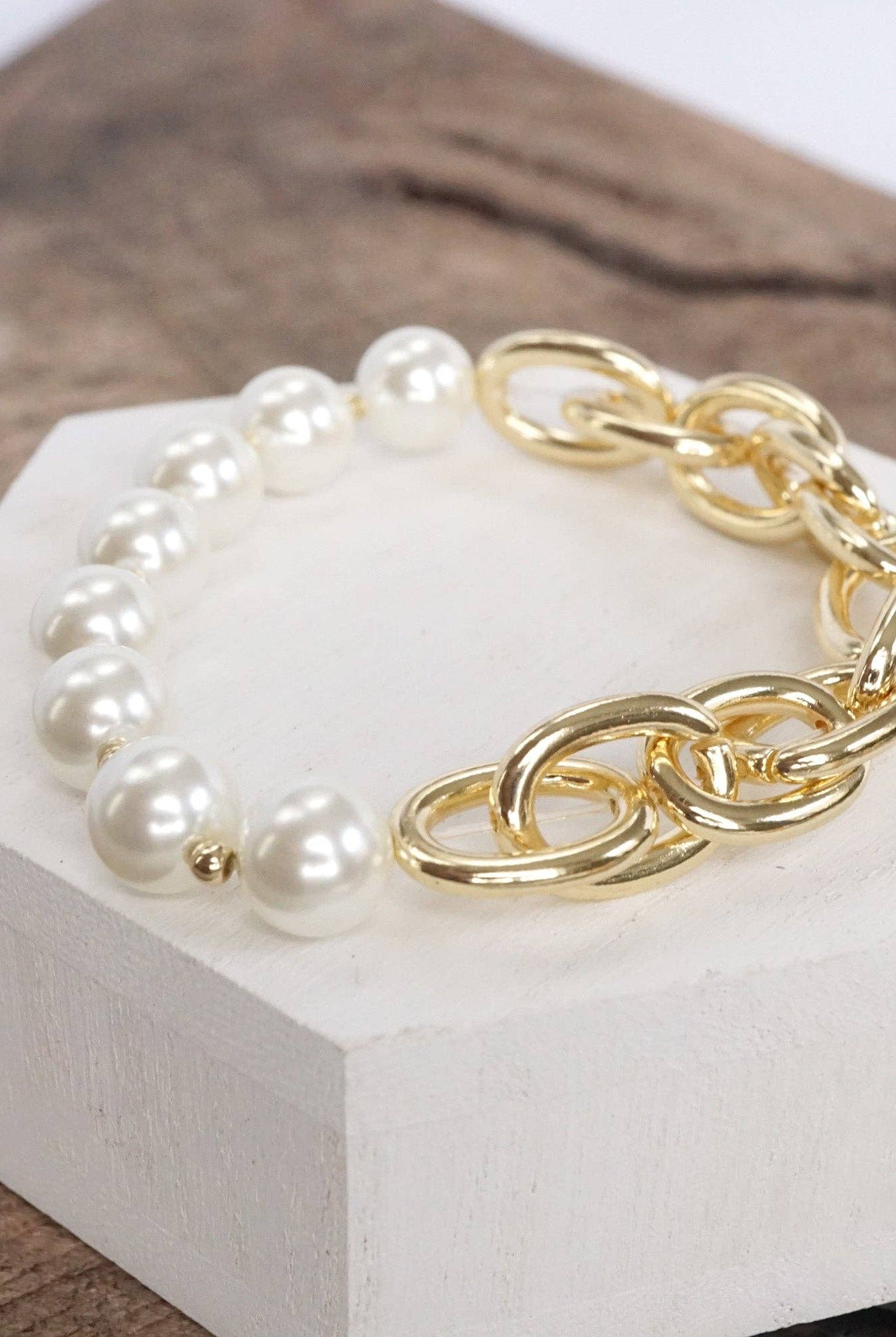 Golden Chain and large pearls beads bracelet-Bracelets-PennyLine inc-Stuffology - Where Vintage Meets Modern, A Boutique for Real Women in Crosbyton, TX