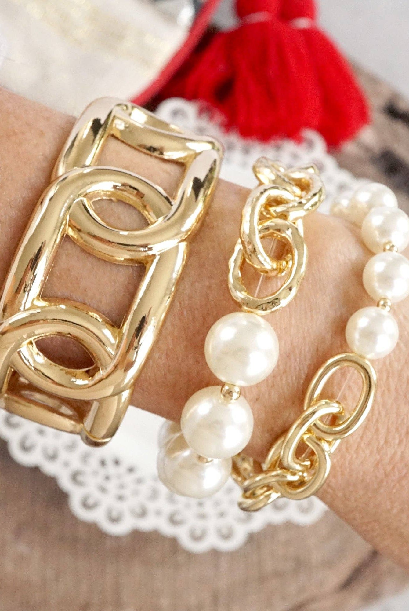 Chunky Chain and pearls beads bracelet Gold tone-PennyLine inc-Stuffology - Where Vintage Meets Modern, A Boutique for Real Women in Crosbyton, TX