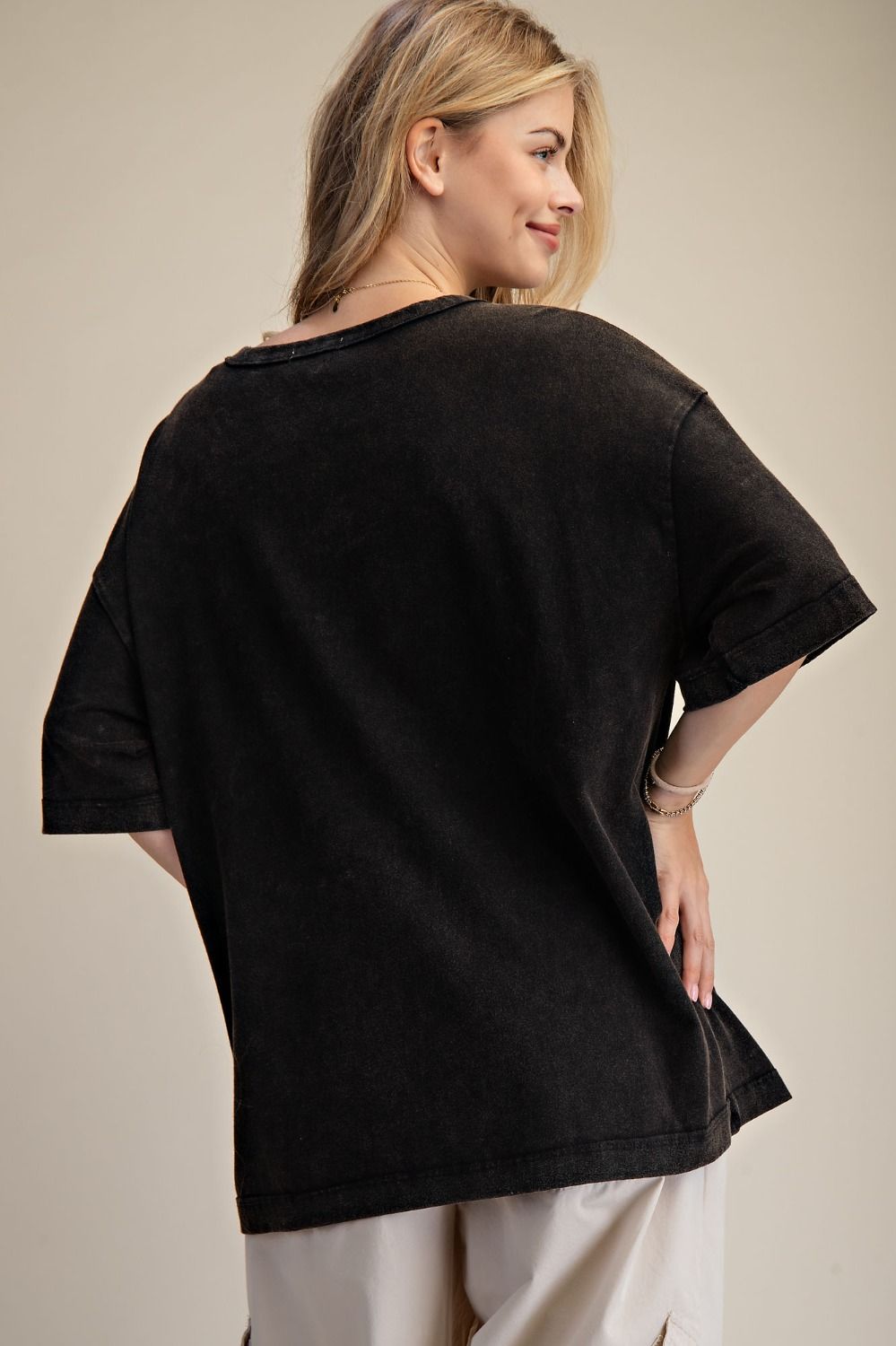 Queen of Hearts Graphic Tee-Graphic Tees-Easel-Stuffology - Where Vintage Meets Modern, A Boutique for Real Women in Crosbyton, TX