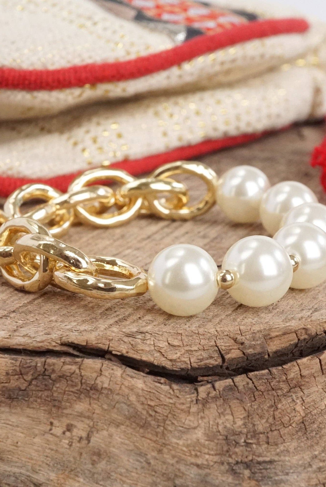 Chunky Chain and pearls beads bracelet Gold tone-PennyLine inc-Stuffology - Where Vintage Meets Modern, A Boutique for Real Women in Crosbyton, TX
