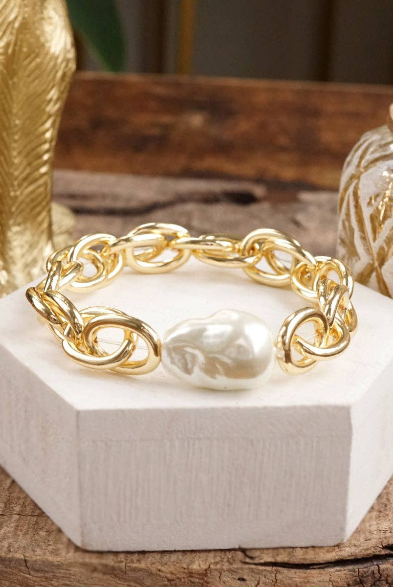 Modern Muse – Chunky Stretch Bracelet with Sculpted Pearl Bead-Bracelets-PennyLine inc-Stuffology - Where Vintage Meets Modern, A Boutique for Real Women in Crosbyton, TX