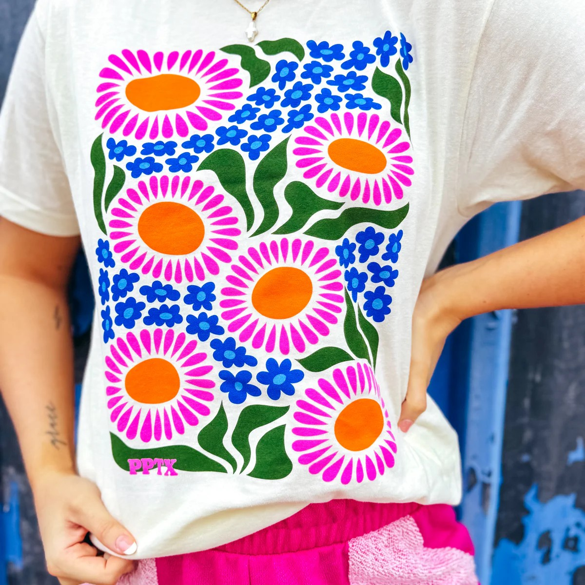 Bold Flower Graphic Tee-Graphic Tees-Stuffology Boutique -Stuffology - Where Vintage Meets Modern, A Boutique for Real Women in Crosbyton, TX