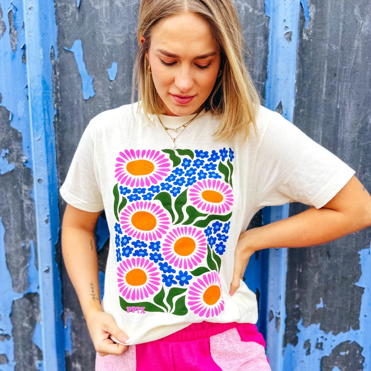 Bold Flower Graphic Tee-Graphic Tees-Stuffology Boutique -Stuffology - Where Vintage Meets Modern, A Boutique for Real Women in Crosbyton, TX