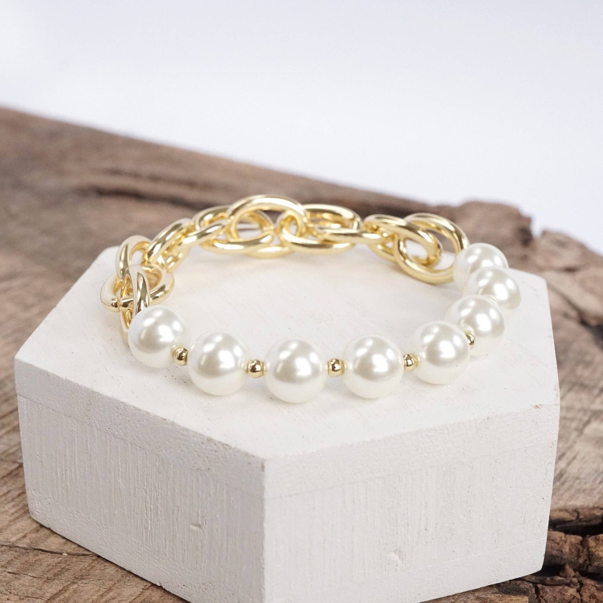 Golden Chain and large pearls beads bracelet-Bracelets-PennyLine inc-Stuffology - Where Vintage Meets Modern, A Boutique for Real Women in Crosbyton, TX