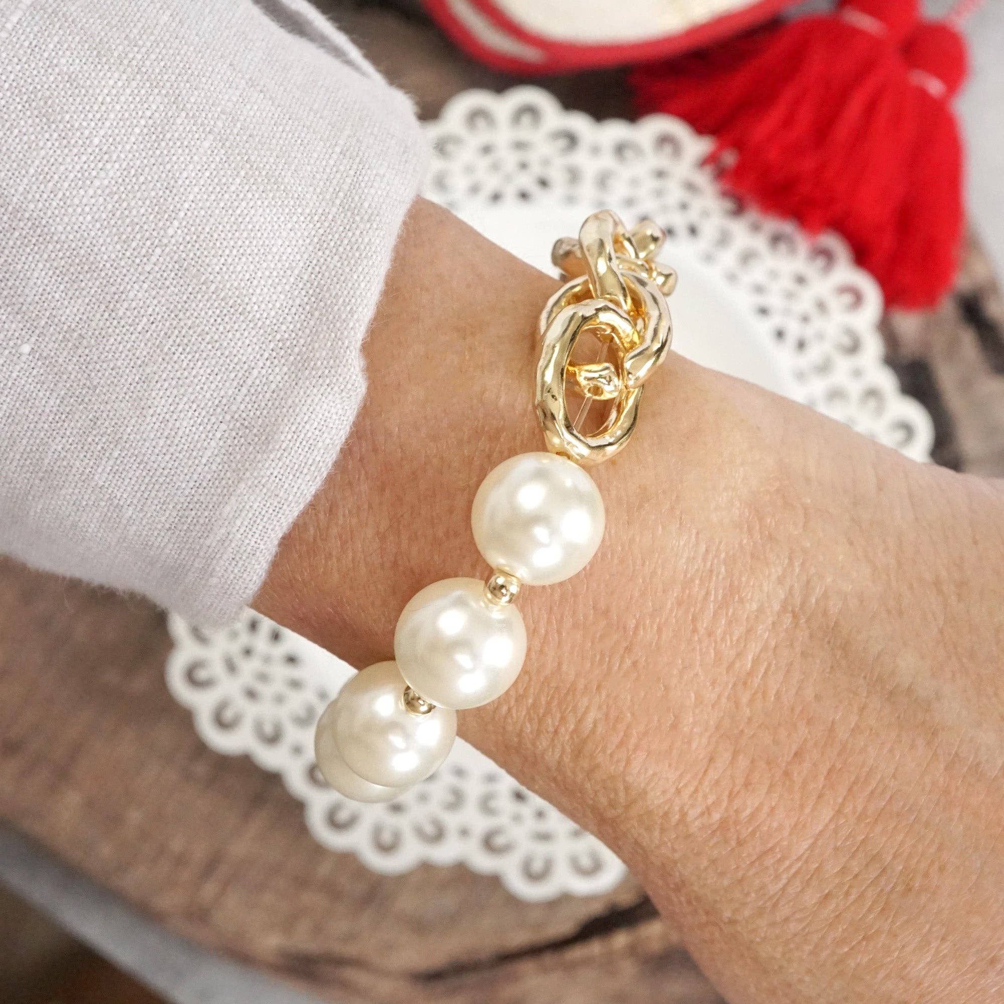 Chunky Chain and pearls beads bracelet Gold tone-PennyLine inc-Stuffology - Where Vintage Meets Modern, A Boutique for Real Women in Crosbyton, TX