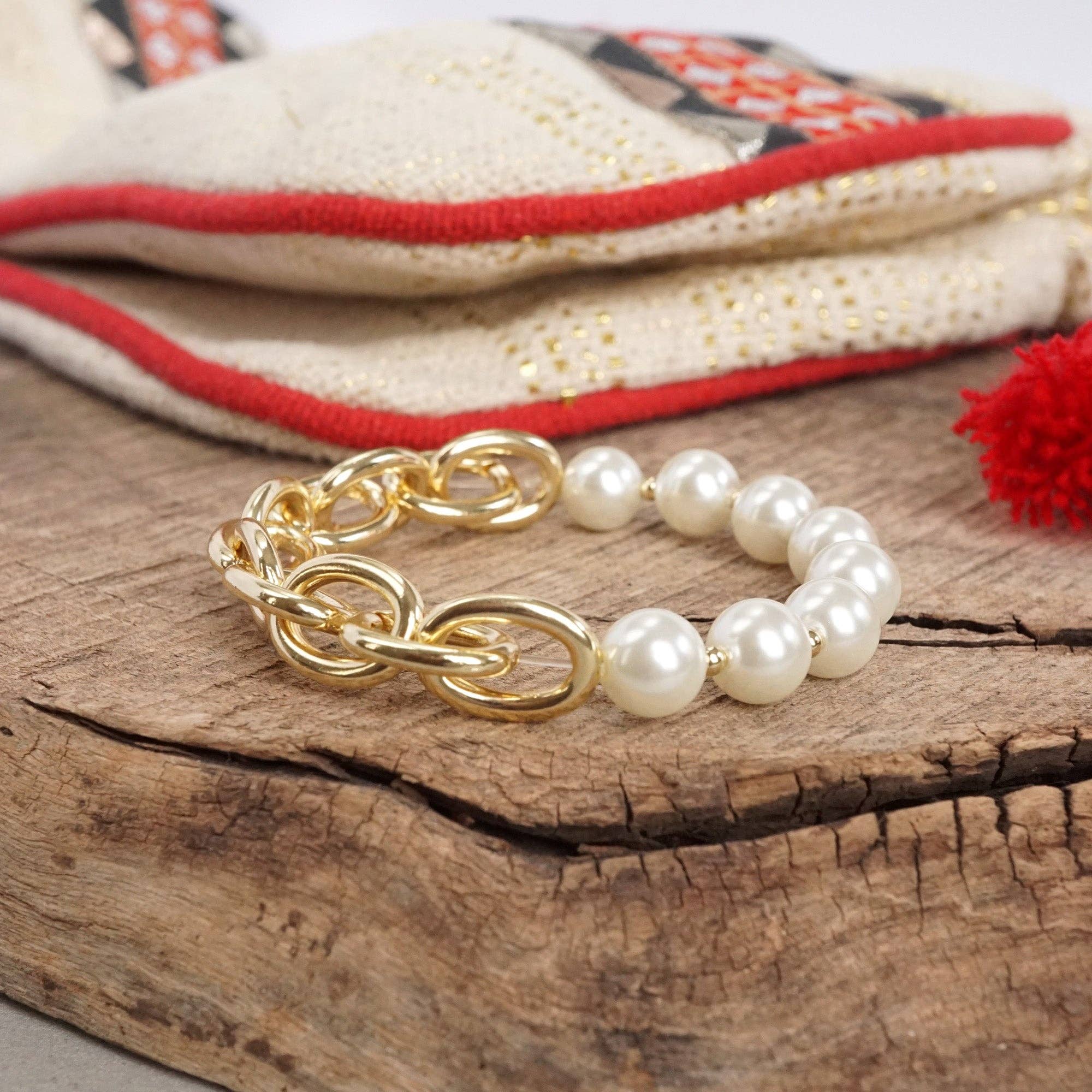 Golden Chain and large pearls beads bracelet-Bracelets-PennyLine inc-Stuffology - Where Vintage Meets Modern, A Boutique for Real Women in Crosbyton, TX