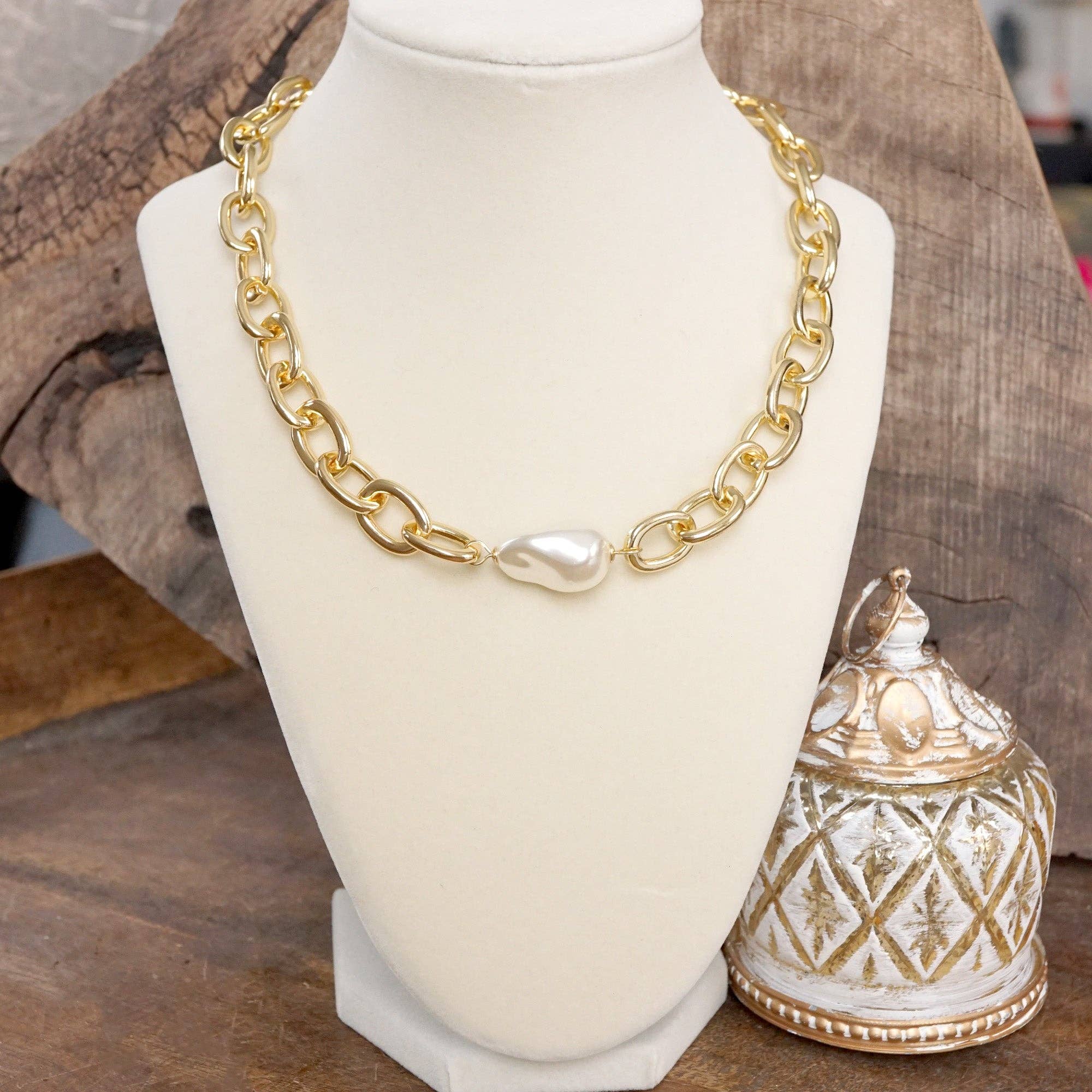 Chunky Chain Necklace With a Large Pearl in Gold tone-Necklaces-PennyLine inc-Stuffology - Where Vintage Meets Modern, A Boutique for Real Women in Crosbyton, TX