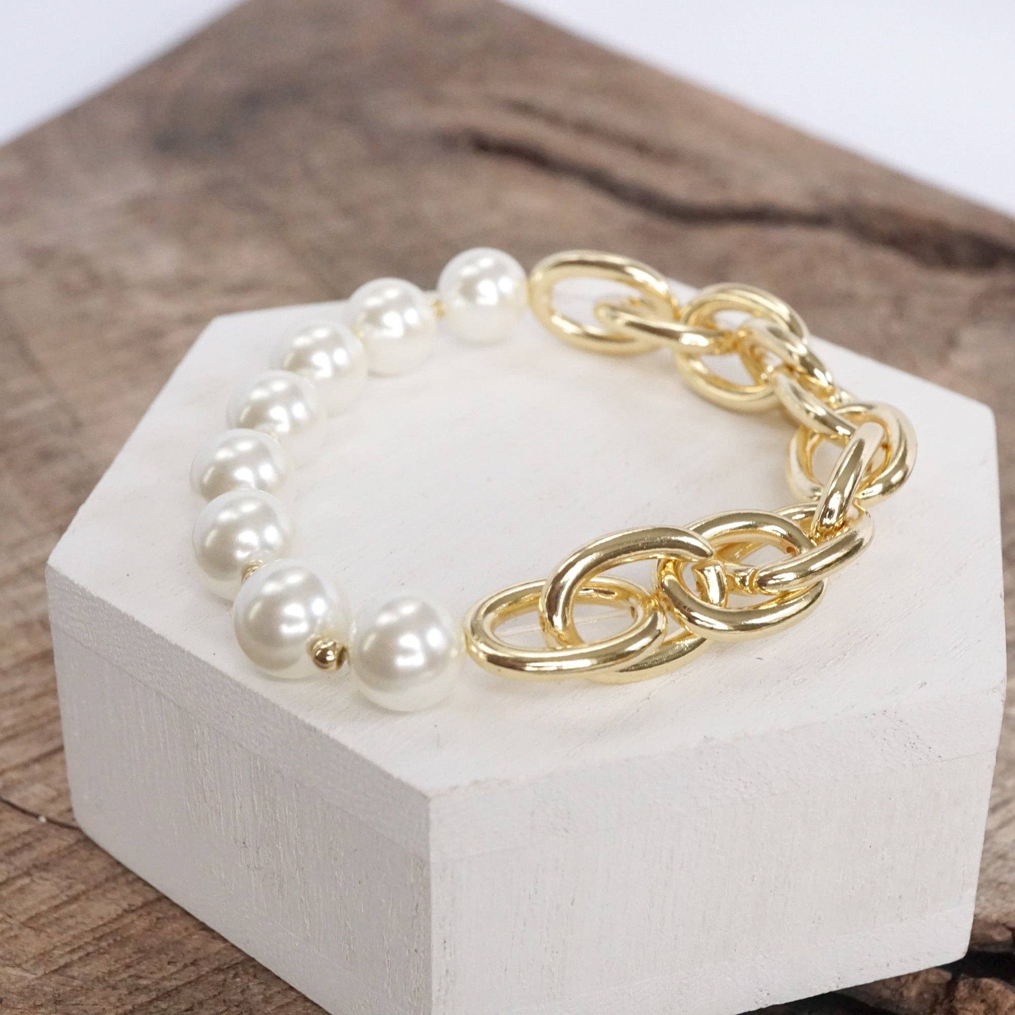 Golden Chain and large pearls beads bracelet-Bracelets-PennyLine inc-Stuffology - Where Vintage Meets Modern, A Boutique for Real Women in Crosbyton, TX