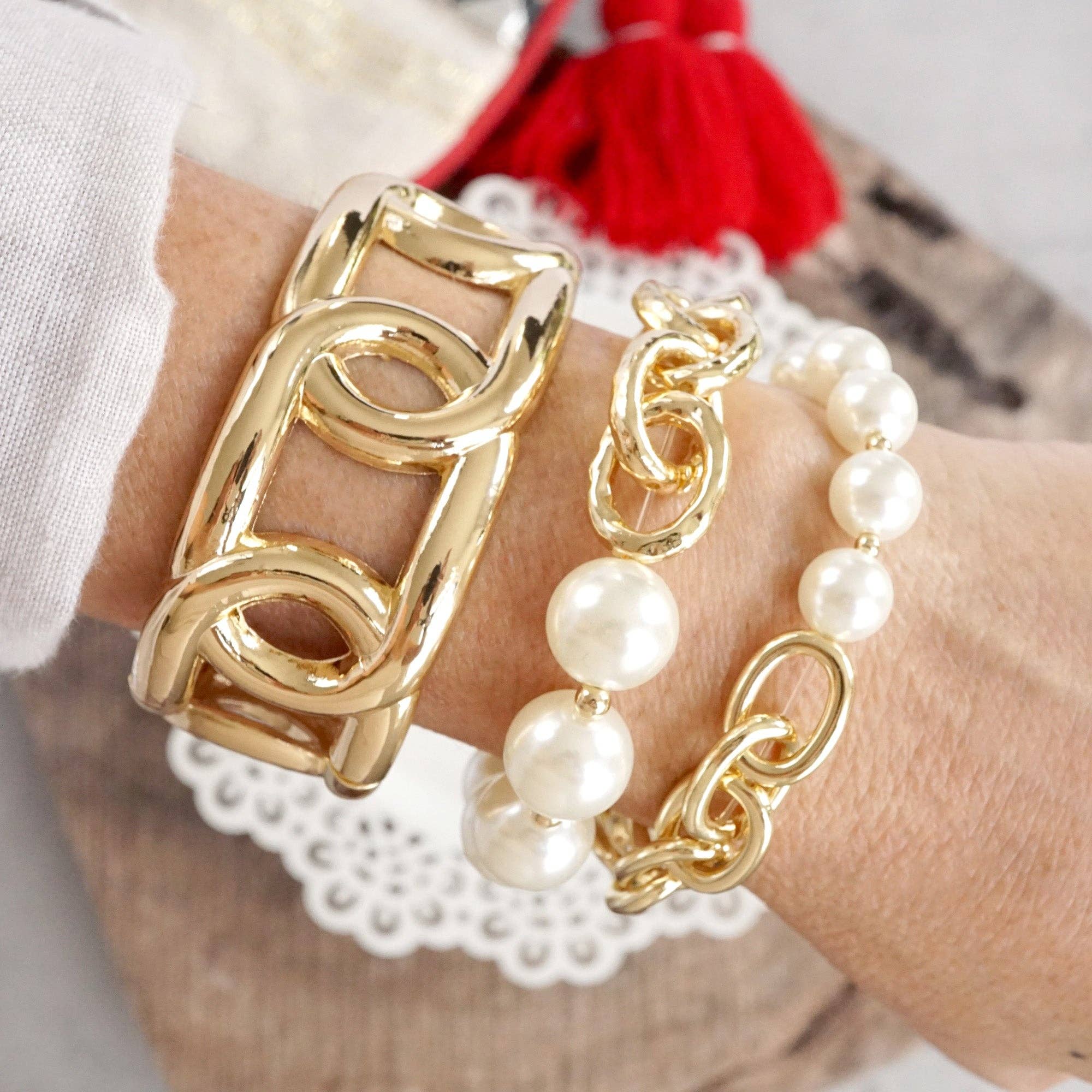 Chunky Chain and pearls beads bracelet Gold tone-PennyLine inc-Stuffology - Where Vintage Meets Modern, A Boutique for Real Women in Crosbyton, TX