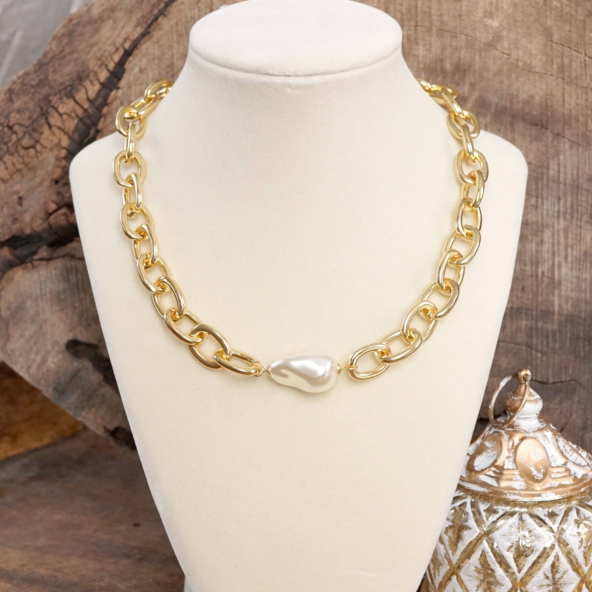Chunky Chain Necklace With a Large Pearl in Gold tone-Necklaces-PennyLine inc-Stuffology - Where Vintage Meets Modern, A Boutique for Real Women in Crosbyton, TX