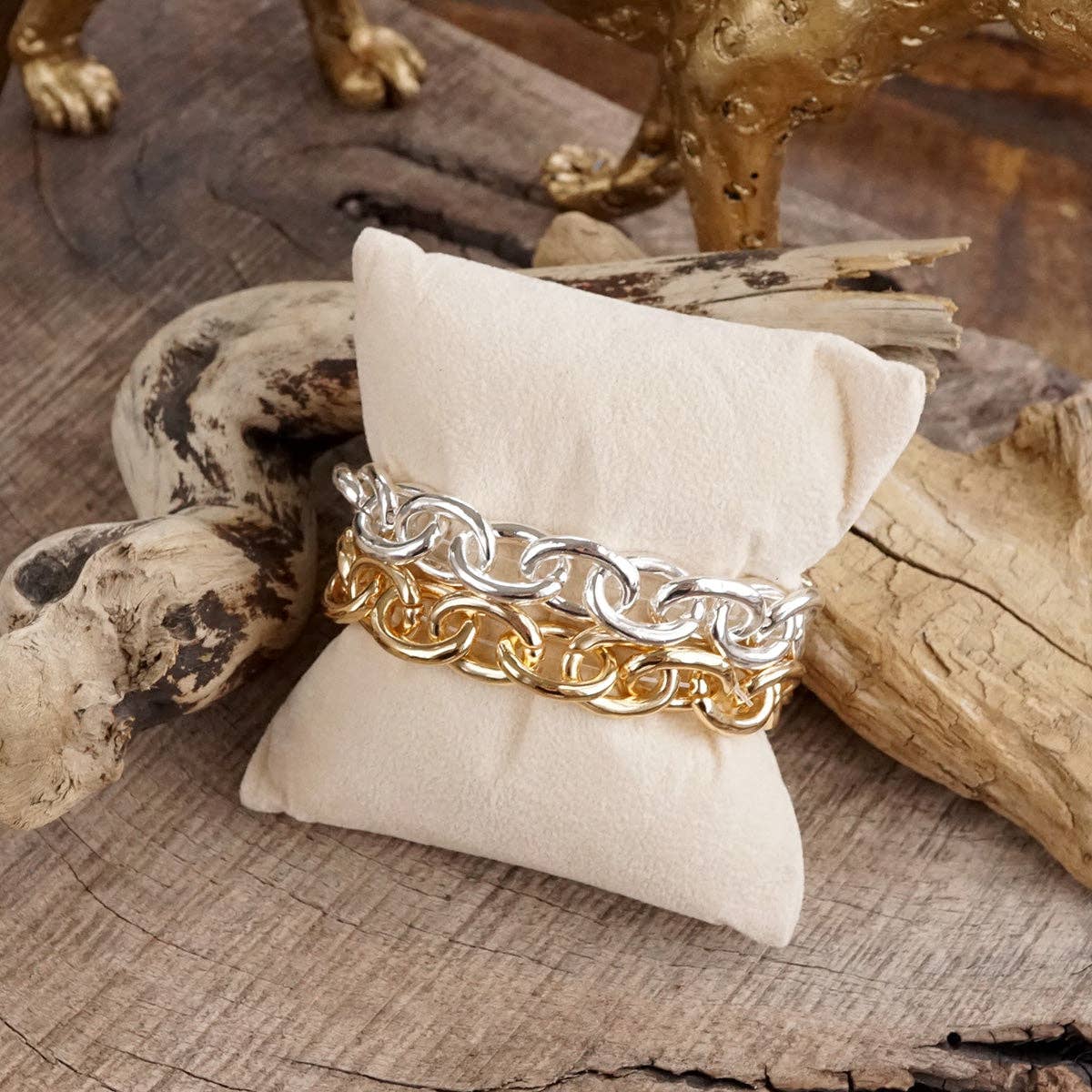 Bold Links – Chunky Chain Stretchy Bracelet - in Gold-Bracelets-PennyLine inc-Stuffology - Where Vintage Meets Modern, A Boutique for Real Women in Crosbyton, TX