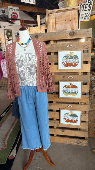 Faith Grows Wild Graphic Tee-Graphic Tees-Willow Poppy-Stuffology - Where Vintage Meets Modern, A Boutique for Real Women in Crosbyton, TX