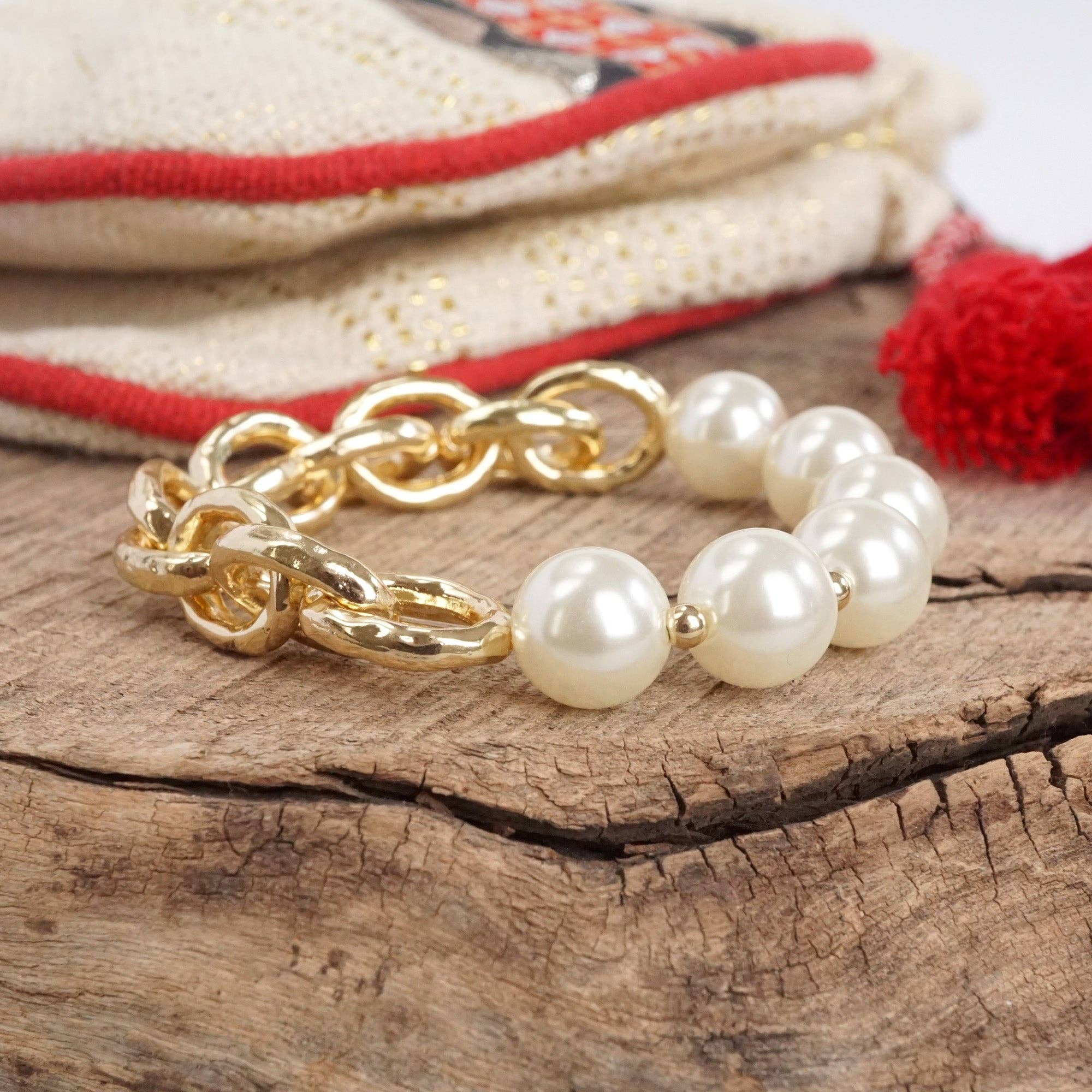Chunky Chain and pearls beads bracelet Gold tone-PennyLine inc-Stuffology - Where Vintage Meets Modern, A Boutique for Real Women in Crosbyton, TX