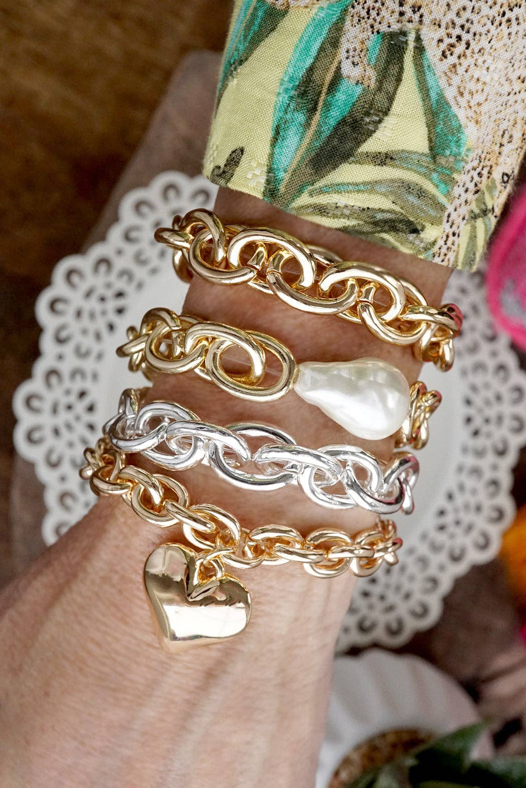 Bold Links – Chunky Chain Stretchy Bracelet - in Gold-Bracelets-PennyLine inc-Stuffology - Where Vintage Meets Modern, A Boutique for Real Women in Crosbyton, TX